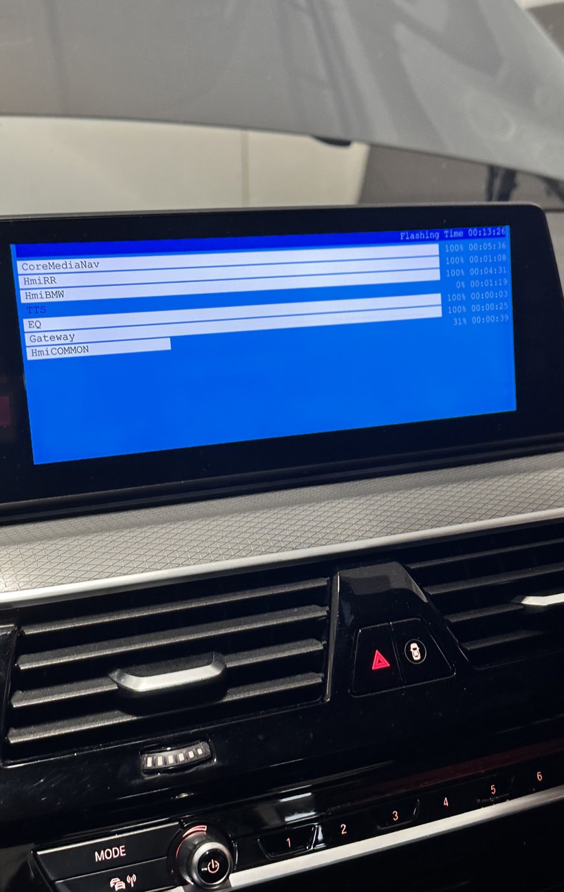 Programvareoppdatering av iDrive-systemet i en BMW
